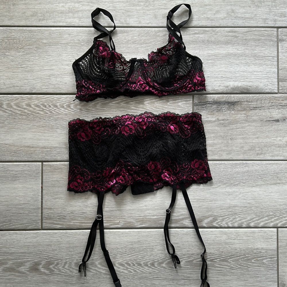 Pink and black lace lingerie set - Picture 1 of 4